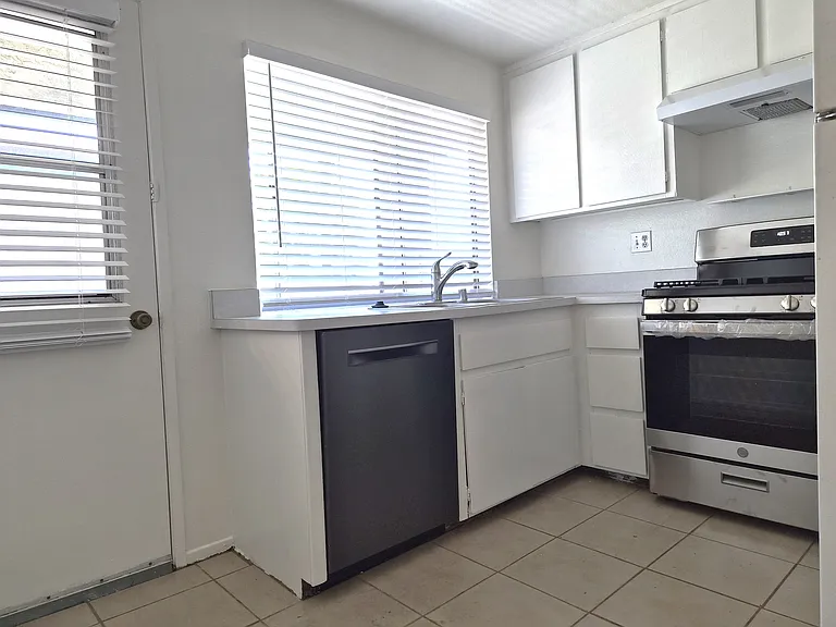 8732 Lomita Dr #C — Photo 7