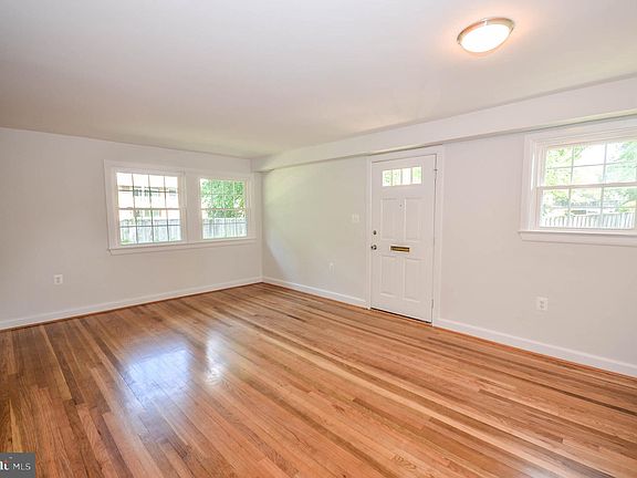 5th image of 461 Hampton Ct #113