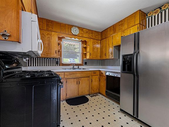 5th image of 439 Smith St