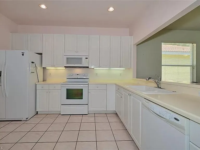 11330 Lakeland Cir — Photo 6