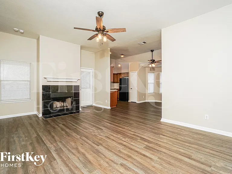 8422 Cherisse Dr — Photo 3