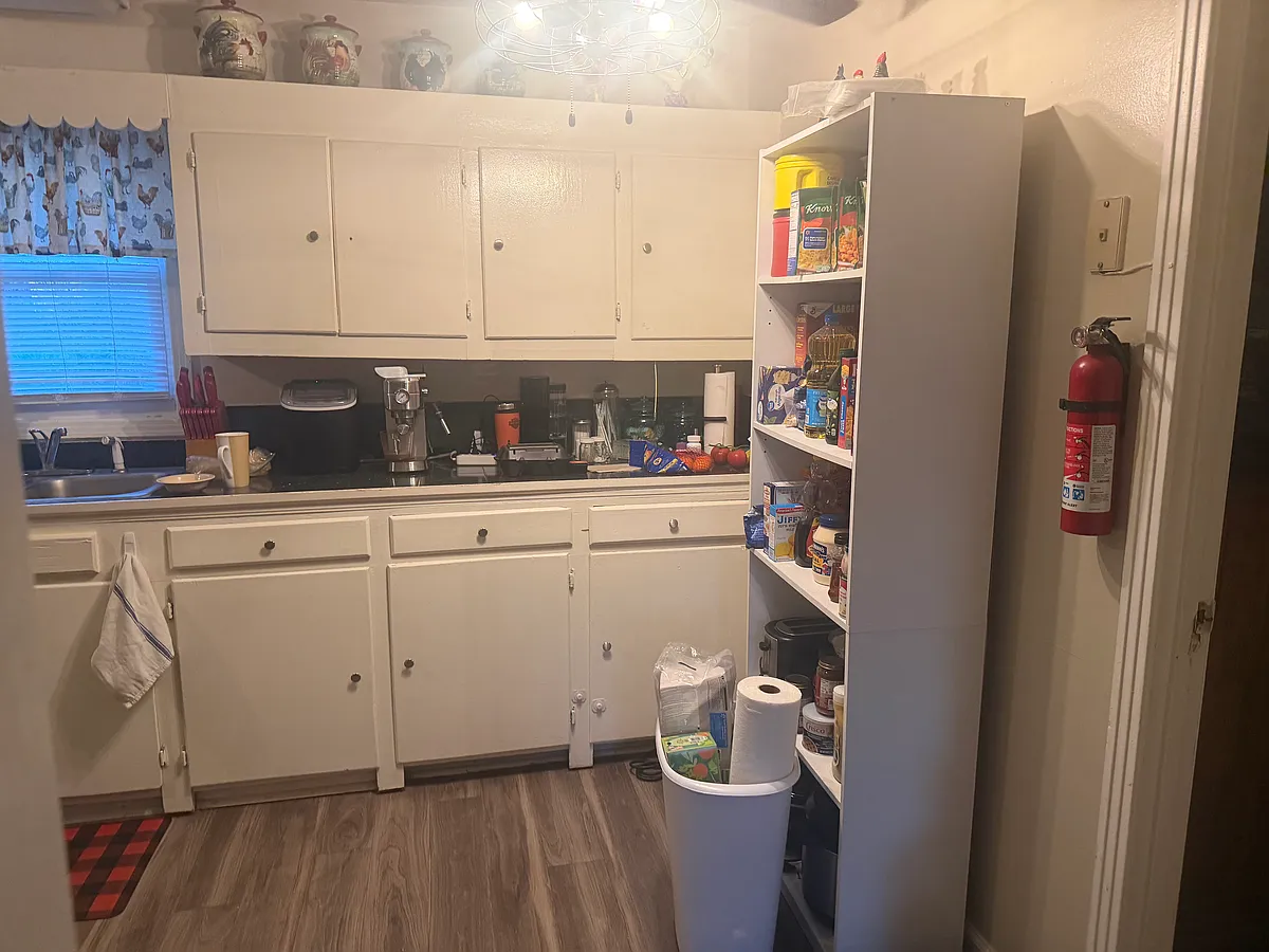 Kitchen - 575 Pine Ave