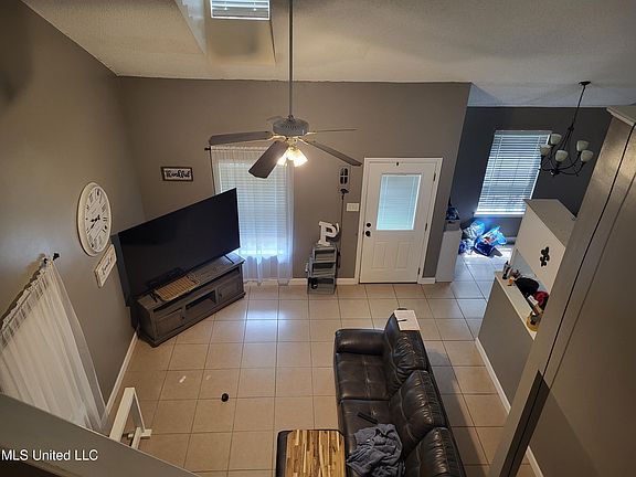 4th image of 4574 Laurelwood Dr