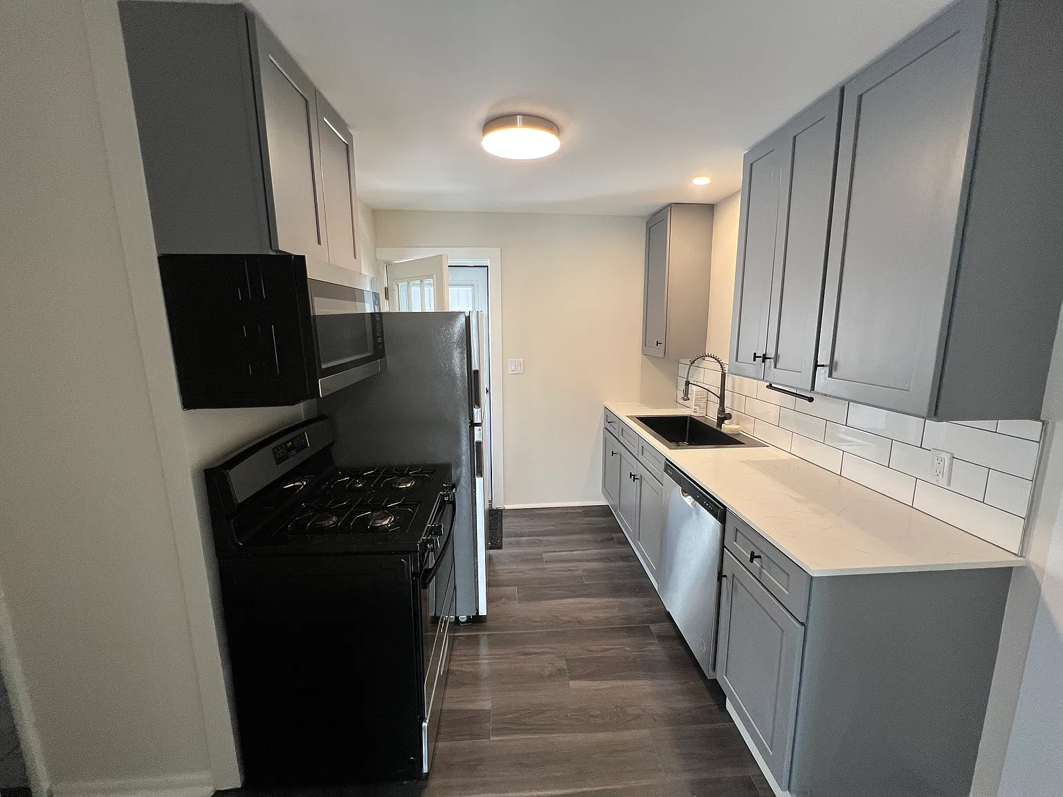 2 bed, 654 sqft, $875 — Photo 3