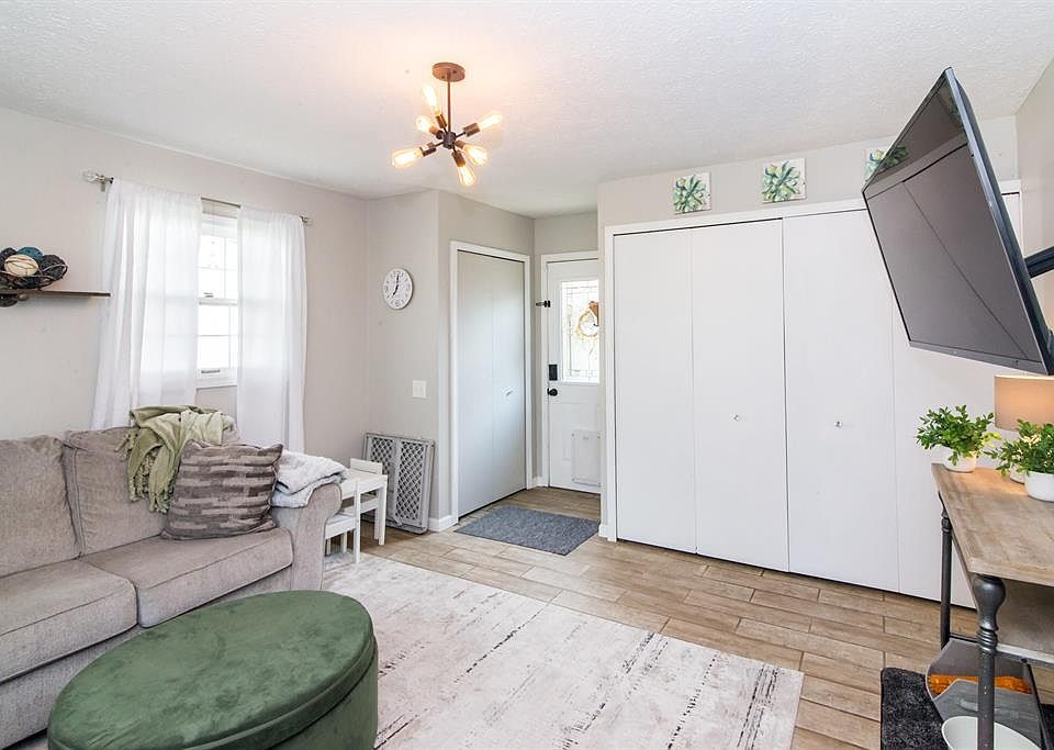 357 Riddle St, photo 29