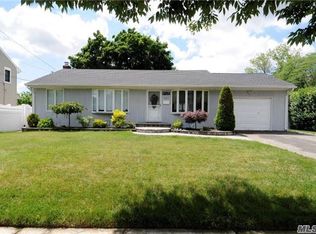 207 Sycamore Ave, Bethpage, NY 11714