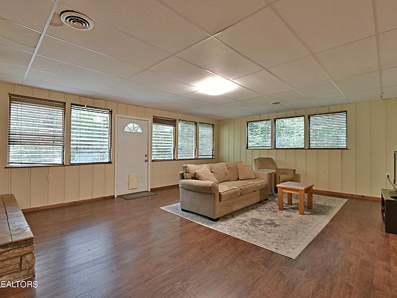 5th image of 2301 Woodson Dr