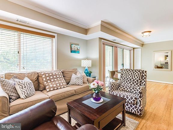 3rd image of 5113 Crossfield Ct APT 8
