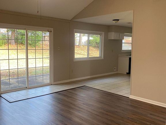 4th image of 926 Oaklawn Pl