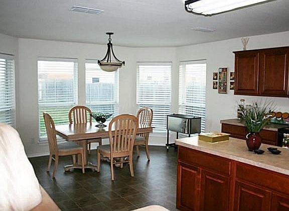 3rd image of 1608 Loveland Dr