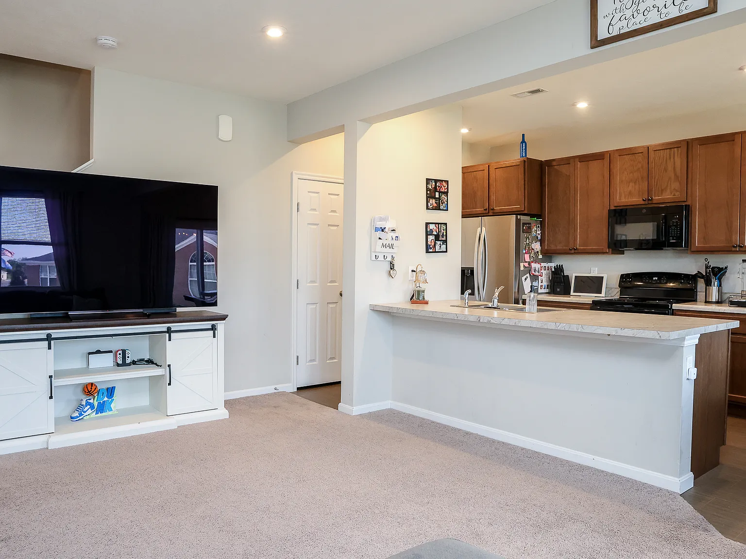 3 bed, 1657 sqft, $2,500 — Photo 3