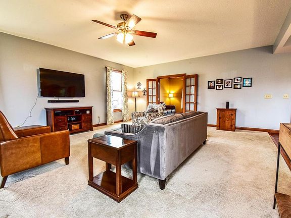 4th image of 2977 Montclair Ave