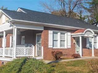 182 W Poplar St, Mount Airy, NC 27030