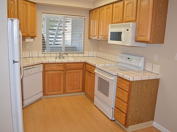 5th image of 1621 Thorncrest Dr