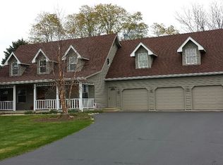 1022 Powers Rd, Woodstock, IL 60098