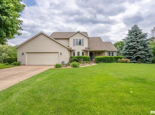 1010 Meadows Cir, Bettendorf, IA 52722