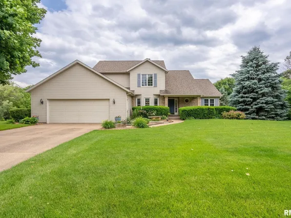 1010 Meadows Cir, Bettendorf, IA 52722