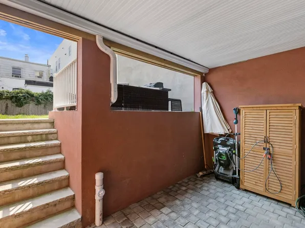 71 Beacon Avenue image 13 of 17