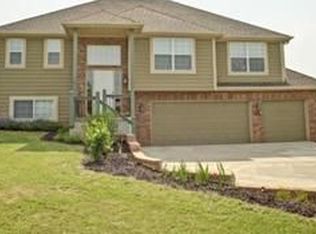 631 S 110th St, Edwardsville, KS 66111