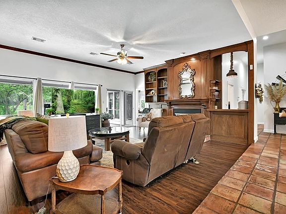 4th image of 18423 Walden Forest Dr