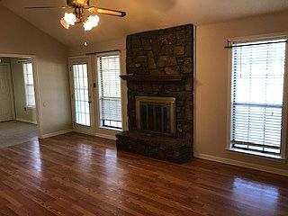 5th image of 3219 Elmore Park Rd