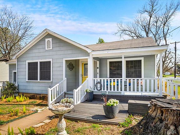 2nd image of 1107 Washington St