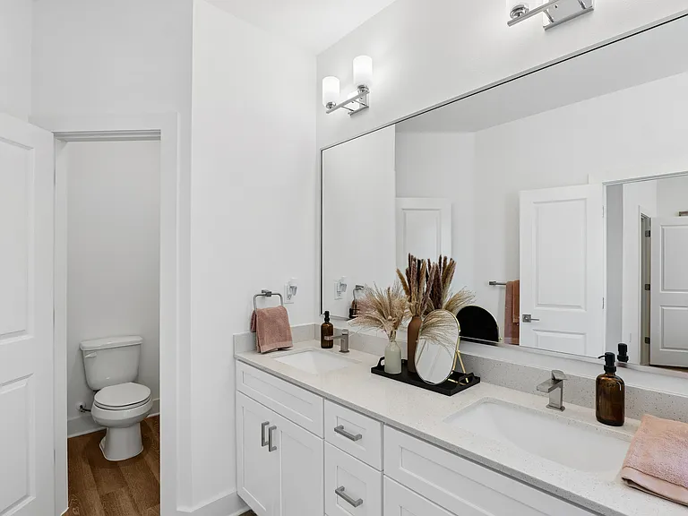 AVAIA Place — Photo 14