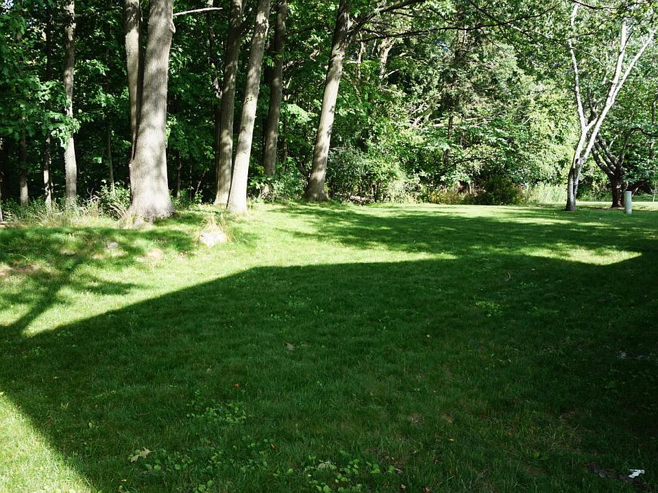 2nd image of 3220 Brookshire Dr SE