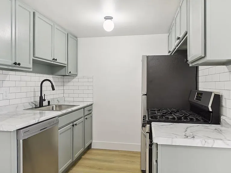 99 E 54th St #5 — Photo 5