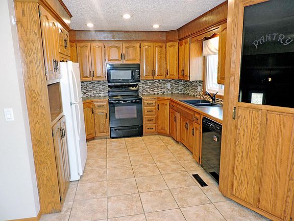 5th image of 1301 Imperial Dr