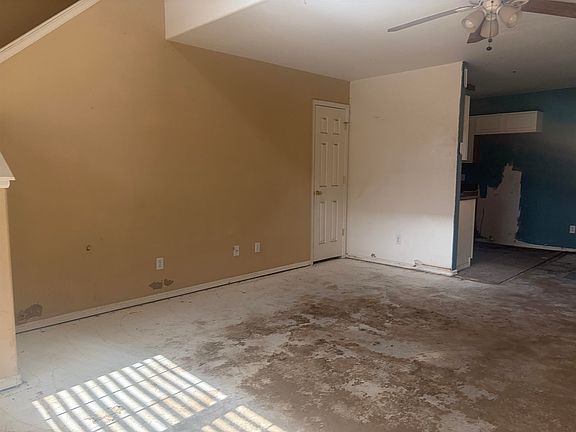 2nd image of 565 1/2 Villa St