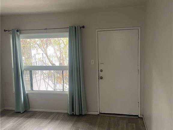 4th image of 1809 E 4th St #12