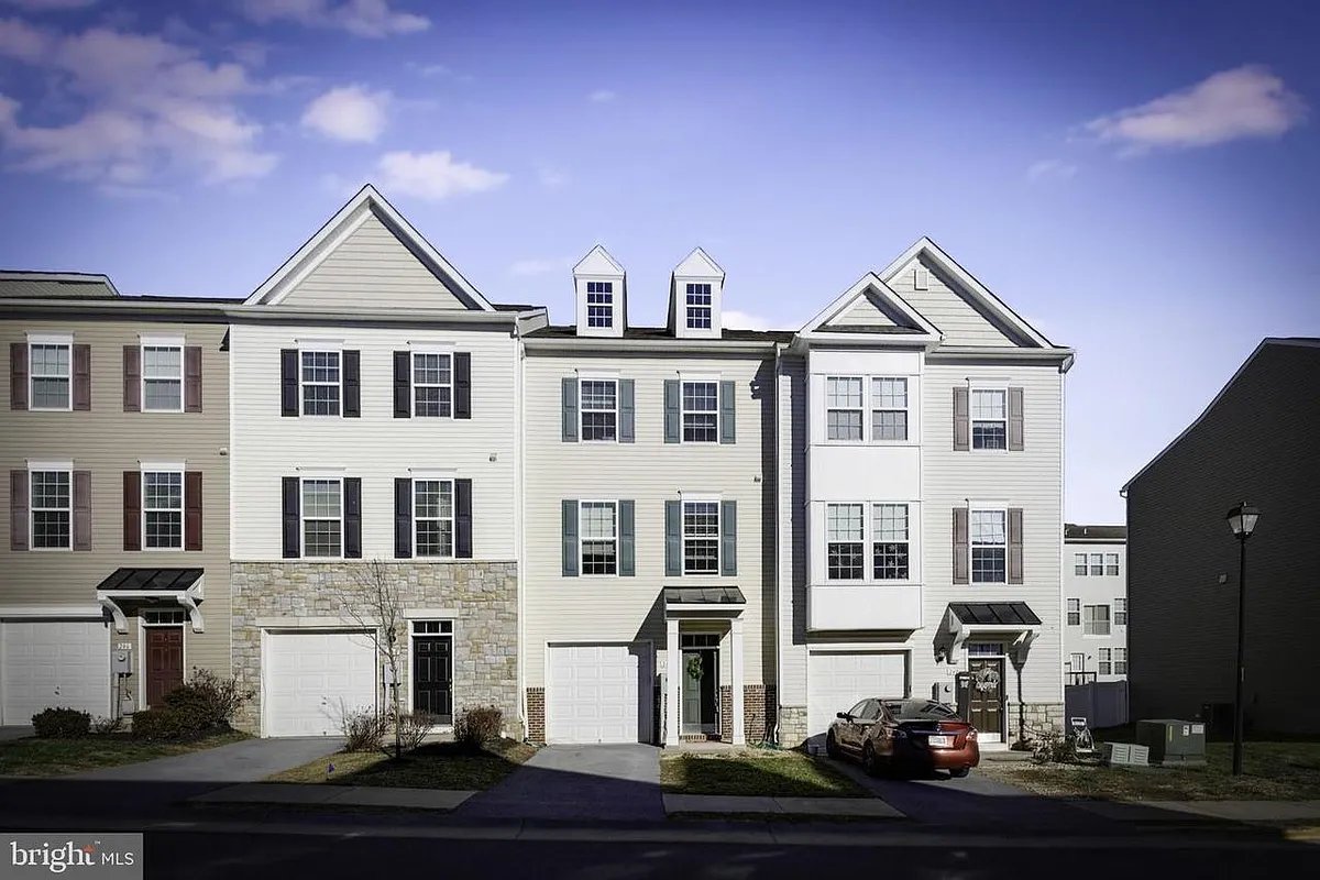 Building Photo - 242 Schramm Loop