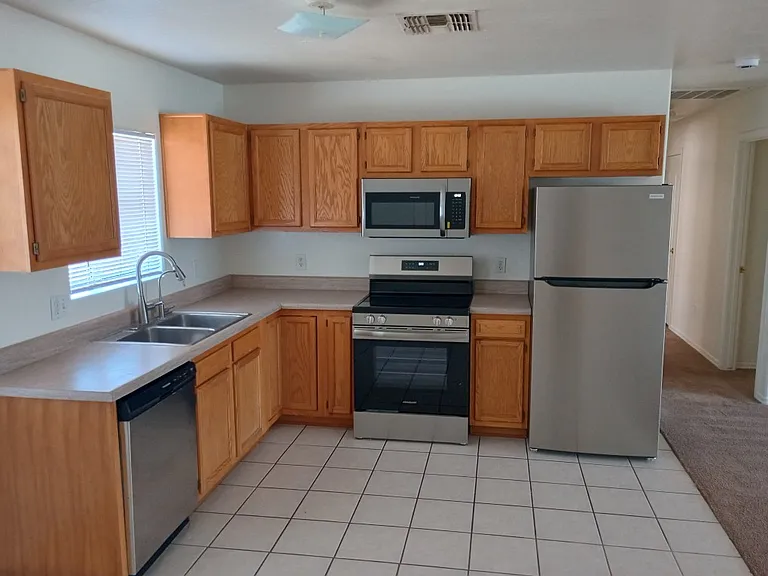 15982 S Moon Valley Rd #B — Photo 2
