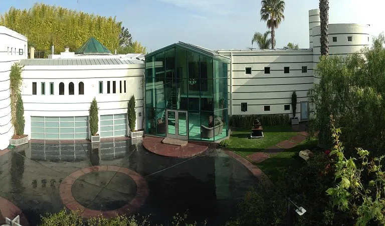 13318 Mulholland Dr — Photo 18