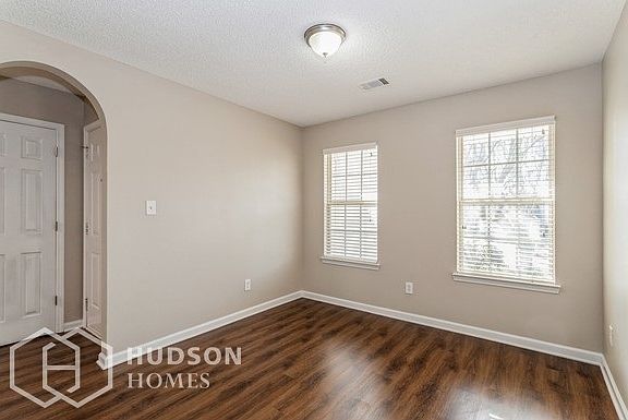 3rd image of 322 The Gables Dr