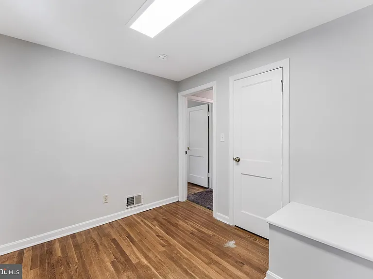 1005 N Lebanon St — Photo 32