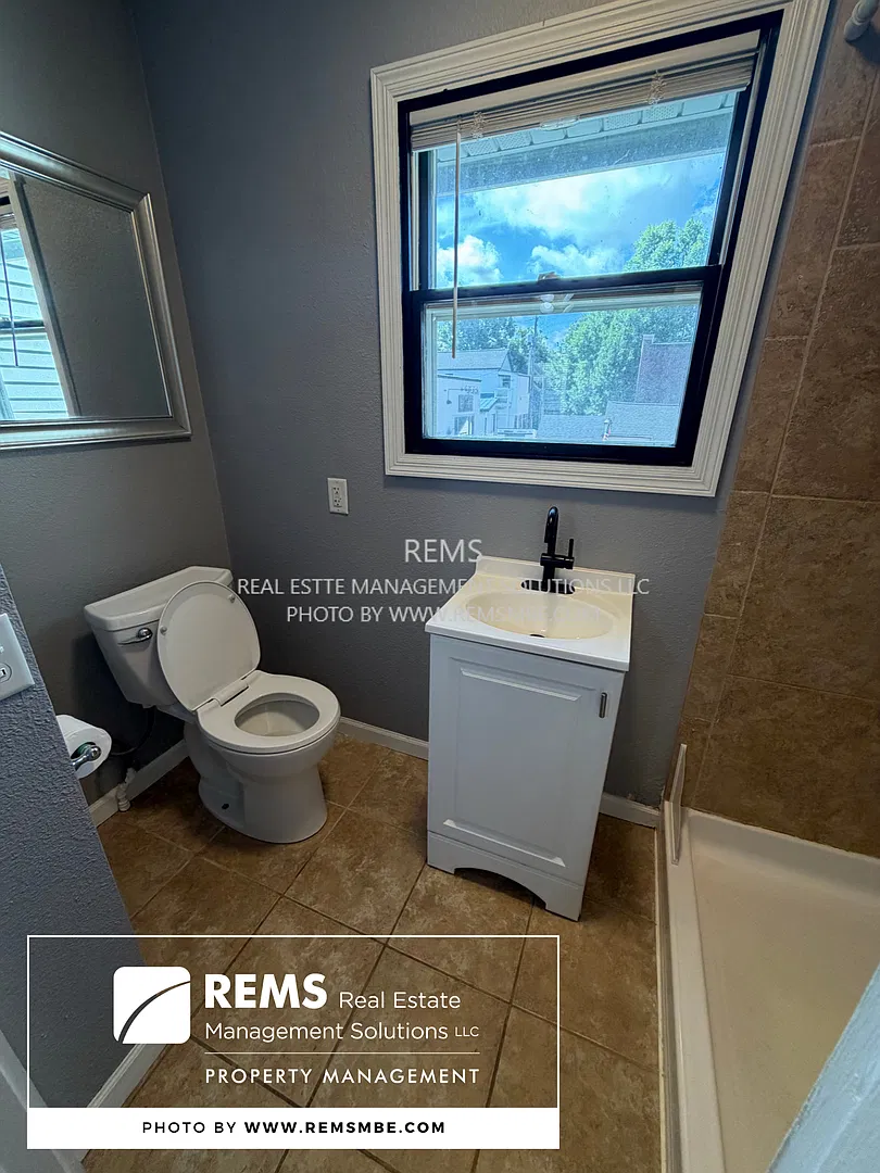 813 Williamson Street — Photo 4