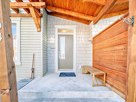3rd image of 104 Chapalina Sq SE