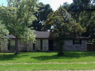 139 Forest Oaks Ln, Lake Jackson, TX 77566