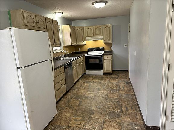 4th image of 233 Meadowbrook Dr