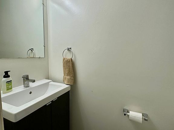5th image of 2716 Newton Ct