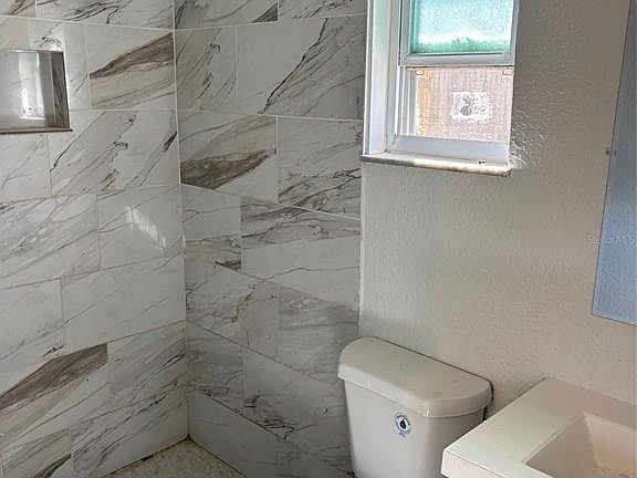 5th image of 1610 Hinckley Rd