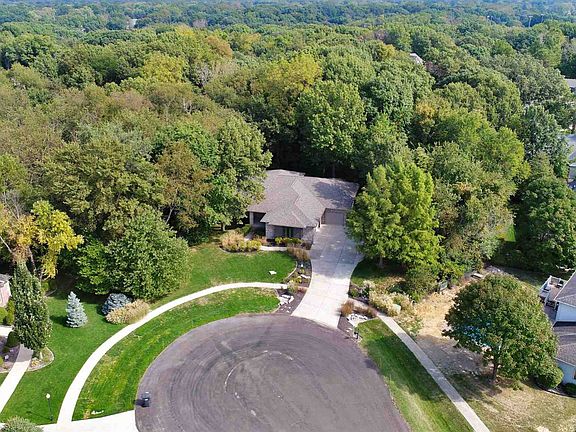 2nd image of 220 Hickory Ln