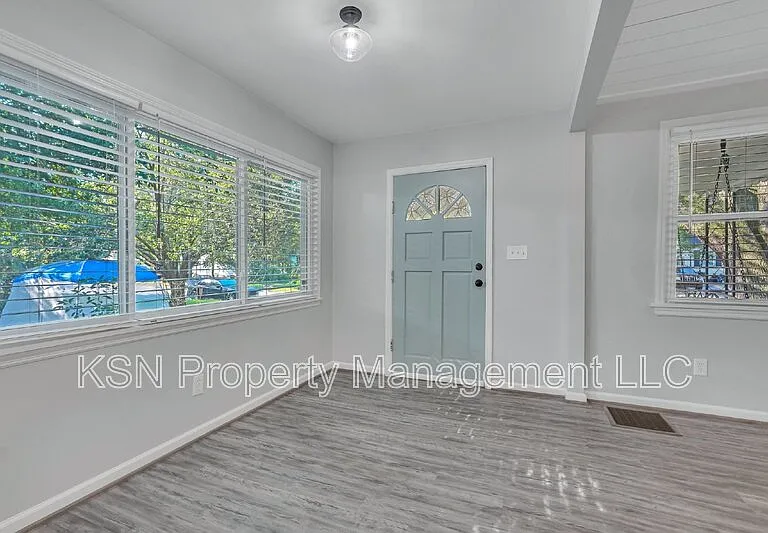 1928 Hawthorne St — Photo 13