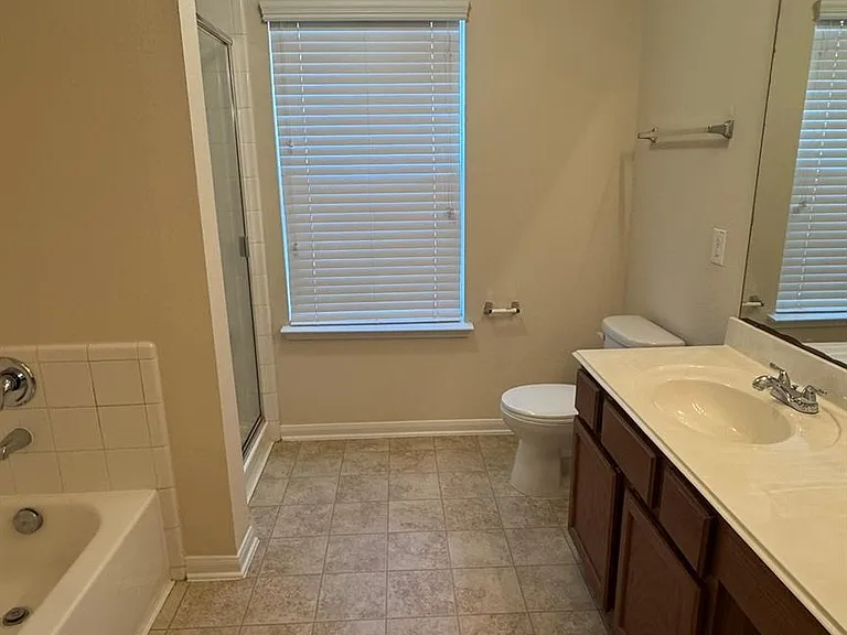 1747 Nichole Woods Dr — Photo 26