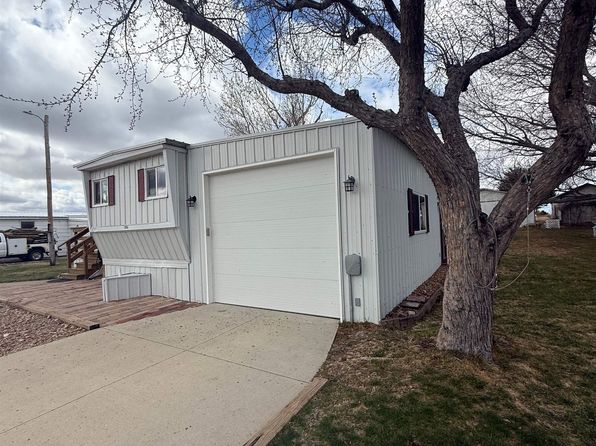 12 Martinview Ct, Lemoyne, NE 69146