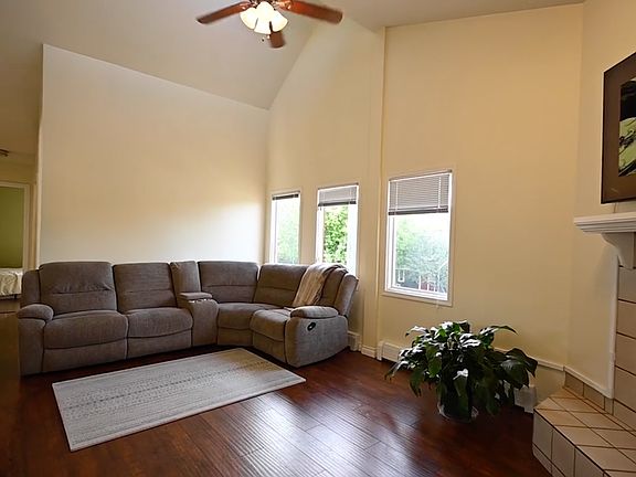 5th image of 4001 Romanzof Cir #B