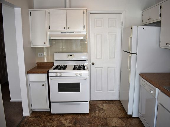 4th image of 218 Oak Knoll Ct Unit C2