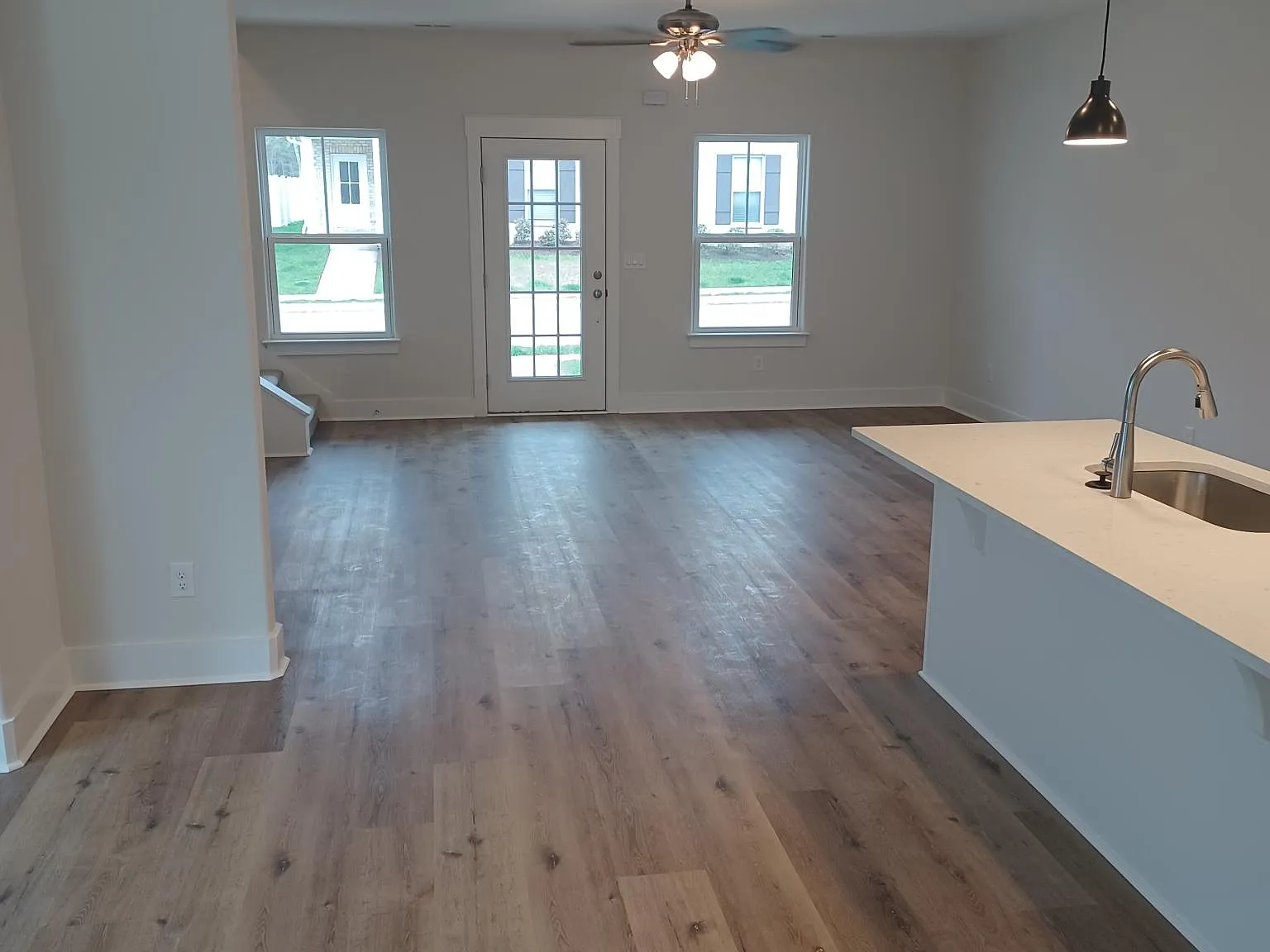 3 bed, 3.5 bath, 1931 sqft, $2,200 — Photo 3